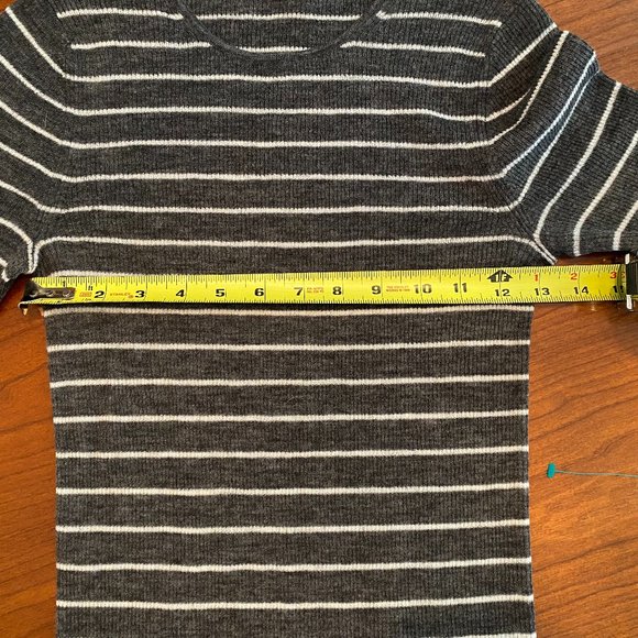 Vince Gray & White 100% Wool Striped Rib Knit Long Sleeve Crewneck Shirt - Picture 4 of 8